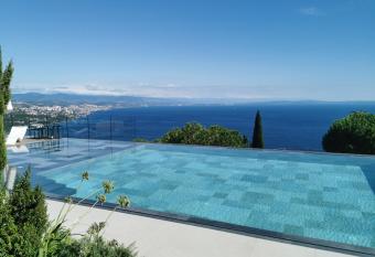 Opatija Hills Luxury Spa Apartment has rooms with a private hot tub