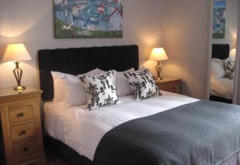 Shaftesbury Hotel Dundee allows 18 year olds to book a room