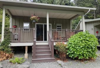 Golden Eagle Vacation Rentals-The River Otter Suite-Cottage #4 has Balcony rooms