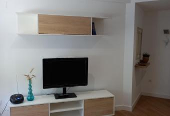 Apartamento_Santa Isabel allows 18 year olds to book a room