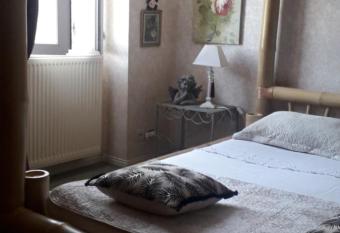 C  t   jardin allows 18 year olds to book a room