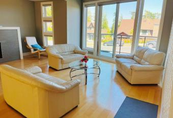 Charming Share House in Victoria Private Bedrooms allows 18 year olds to book a room