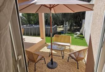 Studio neuf proche Camargue has Balcony rooms