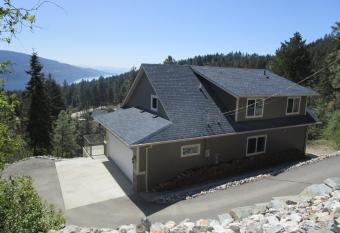 Okanagan Lake Sunrise Bb allows 18 year olds to book a room