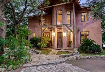 Magical Lakefront Villa feat. on CBS's Staycation has rooms with a private hot tub