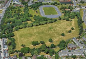 Rainbow Heights Dublin has rooms with a private hot tub