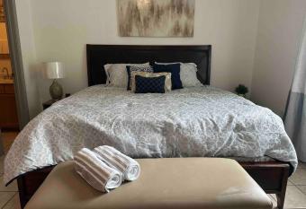 Home Away From Home - 3 Bed & 2 Bath - Best Value allows 18 year olds to book a room