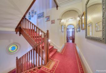 City heart living-a near new federation style house in the heart of Perth City has Balcony rooms