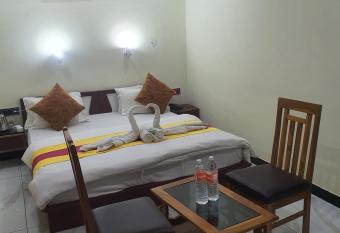 Hotel Zam Zam Jaisalmer has rooms with a private hot tub