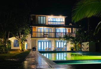 Esperanza Beach Villa allows 18 year olds to book a room