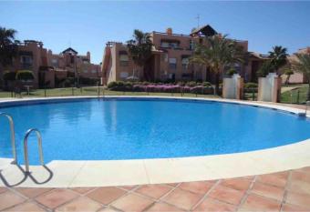 Apartamento en zona residencial con piscina has Balcony rooms