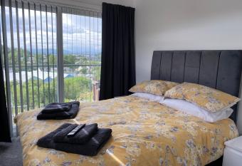 Benollis allows 18 year olds to book a room