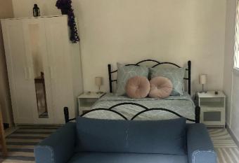 Un Studio dans un endroit tranquille has Balcony rooms