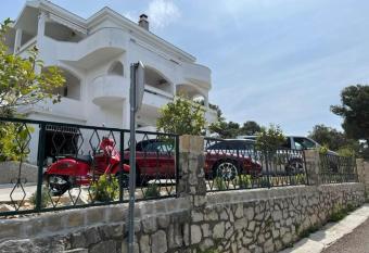 Villa West Point has Balcony rooms