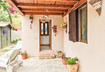 Loft Country Portoferraio allows 18 year olds to book a room