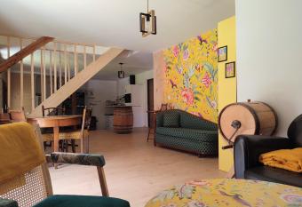 ACCOTINAE has Balcony rooms