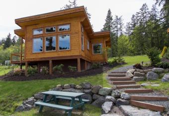 Snug Harbor Resort and Marina has Balcony rooms