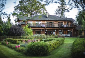 Dworek San Maryno has Balcony rooms