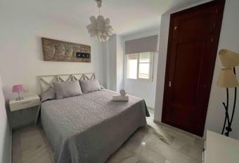Apartamento en Torremolinos allows 18 year olds to book a room