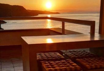 Thegoldsand Salions has Balcony rooms