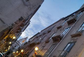 cortile della neve allows 18 year olds to book a room