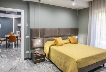 Gold Luxury Flat x4 allows 18 year olds to book a room