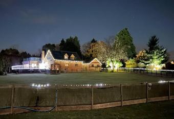 Large Annex in Country Home, Worcestershire has Balcony rooms