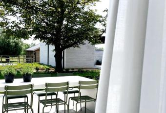 Fluwine allows 18 year olds to book a room