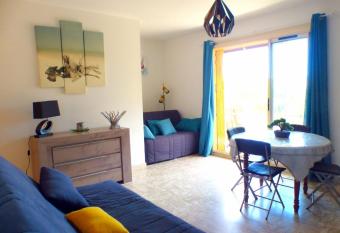 Bright apartment of 44 m with a nice balcony has Balcony rooms