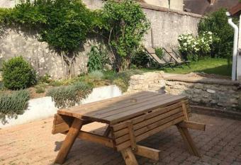 G  te le cerf dor   has Balcony rooms