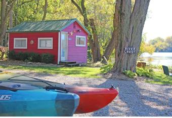 Walleye Riverfront Cabin lake has Balcony rooms