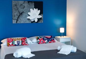 Iris 44 has Balcony rooms