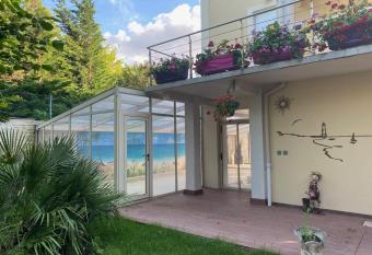 Studio ind  pendant has Balcony rooms