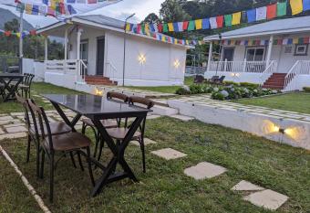 The Door to Nirvana Cottages has Balcony rooms