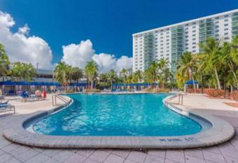 Miami Beach Sunny Isles has Balcony rooms