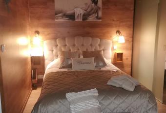 C  t   Cosy allows 18 year olds to book a room