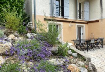 Le Mas Constance allows 18 year olds to book a room