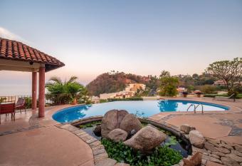 Casa Ceiba Huatulco has Balcony rooms