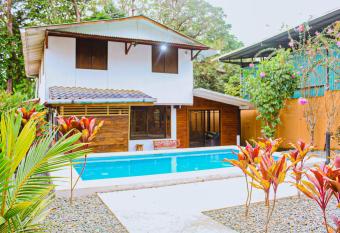 Casa Sua--Cozy 3 Bedroom Dominical Beach Cottage with Pool allows 18 year olds to book a room