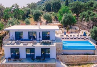 Villa Helios has Balcony rooms