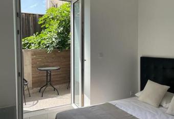 maison lumineuse has Balcony rooms