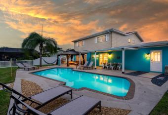 8425 Flagstone Dr has rooms with a private hot tub