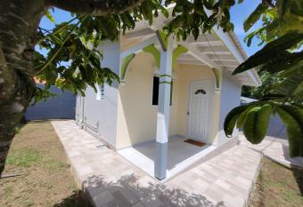 Do-Lambis et Do-Corrosol has Balcony rooms