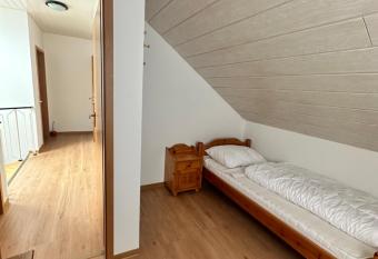 Ferienhaus Seepark Kirchheim has rooms with a private hot tub
