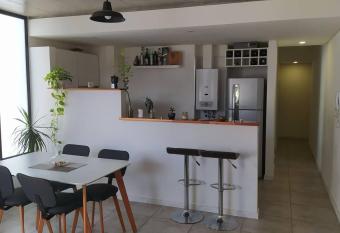 Depto 1 dormitorio. Edificio SnJ has rooms with a private hot tub