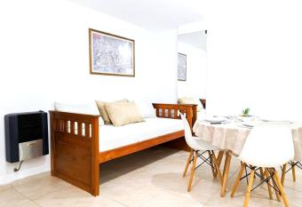 Dpto Santa Fe: Tranquilo y C  modo allows 18 year olds to book a room