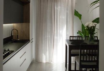 RomanApartments allows 18 year olds to book a room