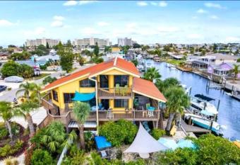 The Hideaway - Oceanfront - Amazing Views! has rooms with a private hot tub