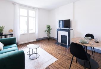 APPART T2 TOUT CONFORT A 250 M DE LA GARE / PLEIN CENTRE VILLE A PIED allows 18 year olds to book a room