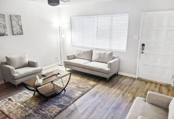 Spacious 2BR Prime Location! has rooms with a private hot tub